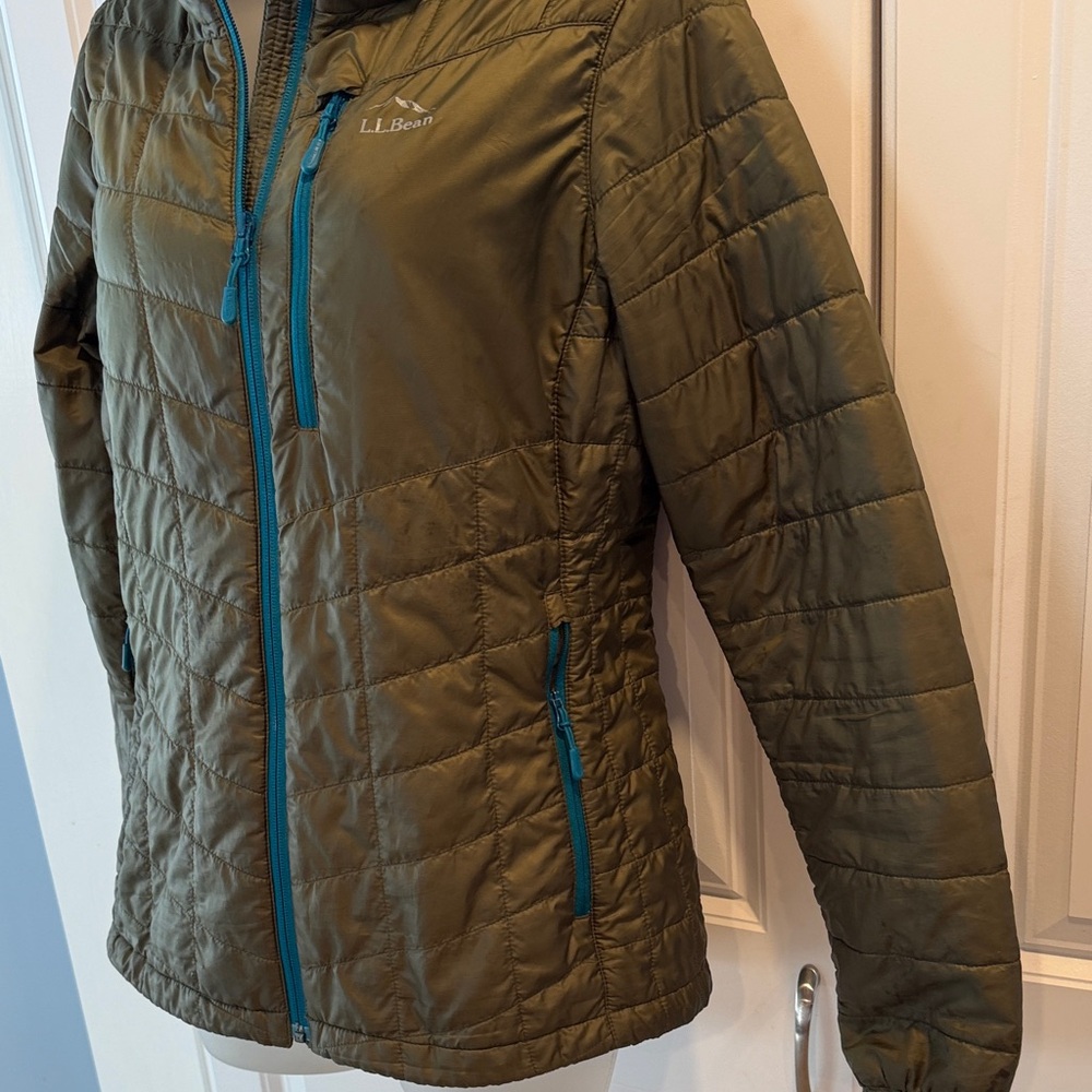 L.L.Bean PrimaLoft Packaway Hooded Jacket in olive green with teal accents - Picture 5 of 16